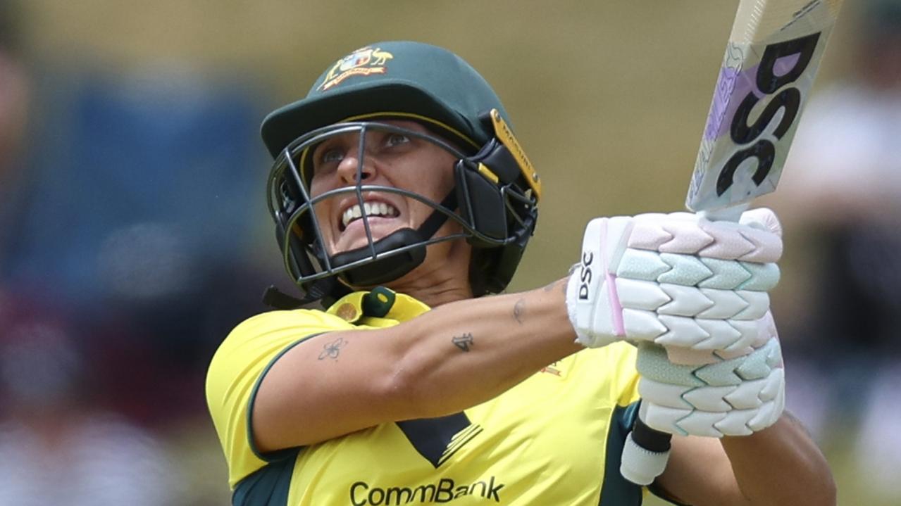 Aussie star’s warning shot to Ashes foe