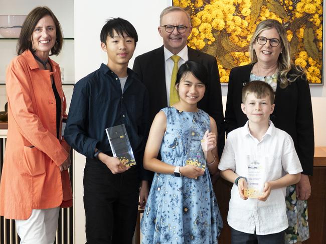 CANBERRA, AUSTRALIA, NewsWire Photos. NOVEMBER 13, 2023: Di Jenkins, Kids News editor, Penny Fowler and Prime Minister, Anthony Albanese with the 2023 Prime Minister's Spelling Bee national champions: Years 3-4 (Green) winner Samuel Wright, 9 (grade 4), Years 5-6 (Orange) winner Abigail Koh, 12 (grade 6), Years 7-8 (Red) winner The Bee's first back-to-back champ Zachary Cheng, 14 (year 8) at Parliament House in Canberra. Picture: NCA NewsWire / Martin Ollman