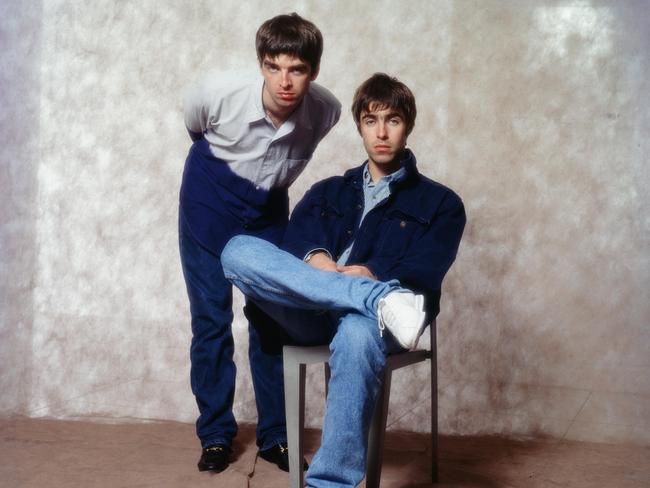 (MANDATORY CREDIT Koh Hasebe/Shinko Music/Getty Images) Noel Gallagher and Liam Gallagher of Oasis, at a photoshoot in a hotel in Tokyo, September 1994. (Photo by Koh Hasebe/Shinko Music/Getty Images)