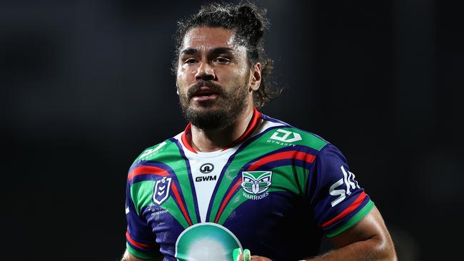 AUCKLAND, NEW ZEALAND - MARCH 08: Tohu Harris of the Warriors talks to the refereeduring the round one NRL match between New Zealand Warriors and Cronulla Sharks at Go Media Stadium Mt Smart, on March 08, 2024, in Auckland, New Zealand. (Photo by Phil Walter/Getty Images)