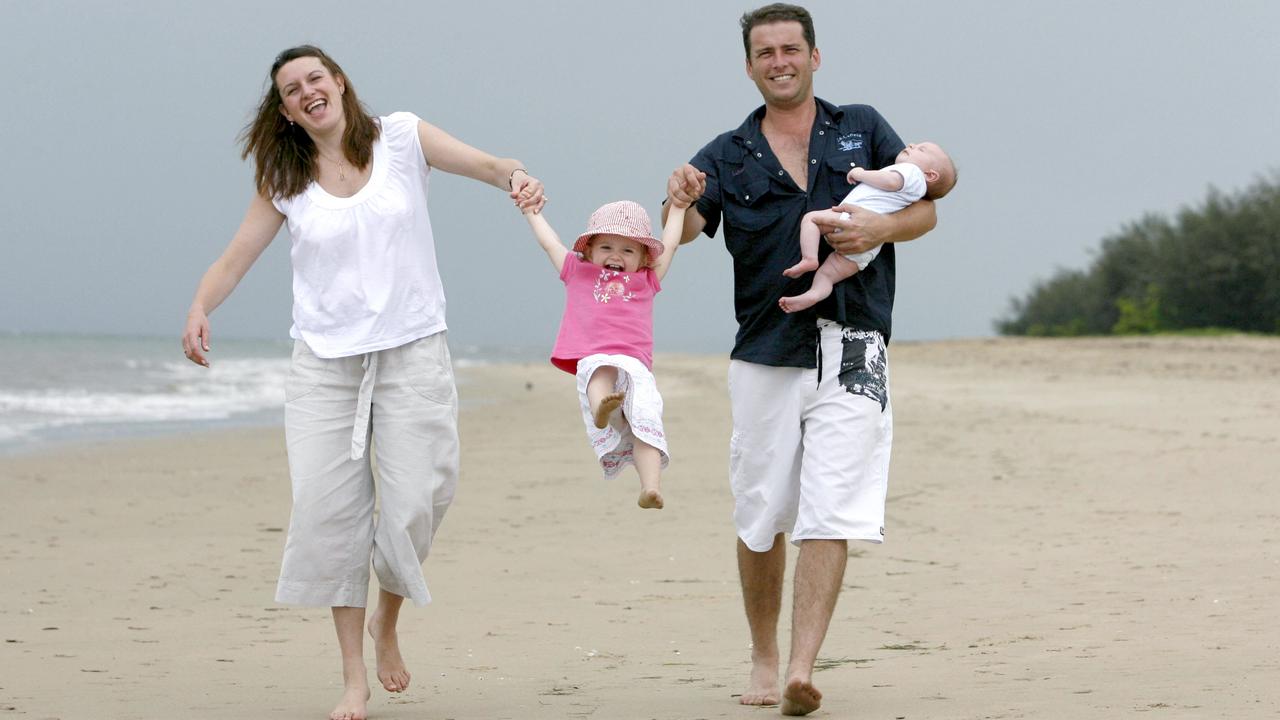 Stefanovic with his then wife and two kids Ava and River in 2006.