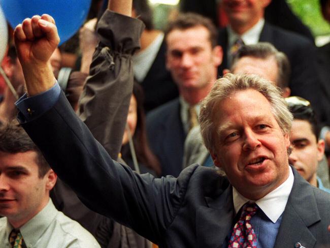 Former AMP boss George Trumbull celebrating the company’s share market debut in Sydney in June 1998.