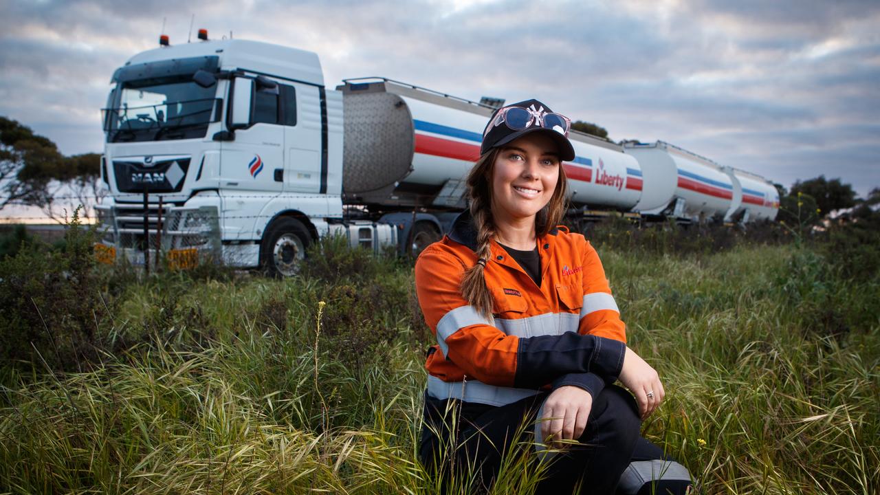 Female Truck Driver Shares Life On The Road With Her Followers ...