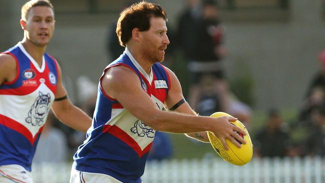 Shane Harvey in action for North Heidelberg.