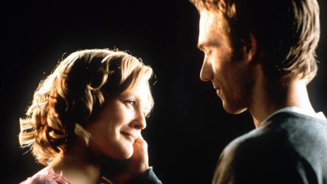 Barrymore and Vartan in Never Been Kissed.