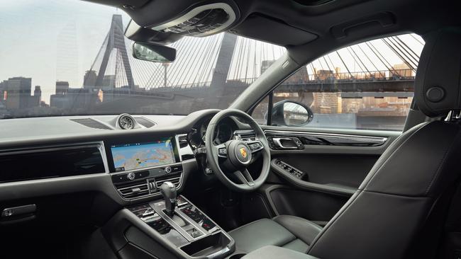 The Porsche Macan interior feels classy, modern and, Porsche-like