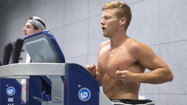 Dan Hannebery works out inside at the Saints’ Moorabbin headquarters. Picture: Sarah Matray