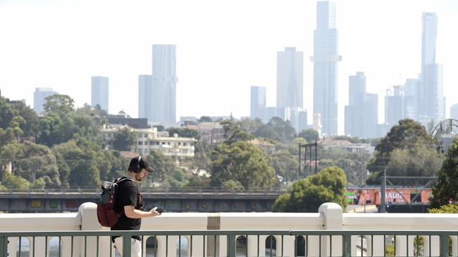 Melbourne skyline shrouded in smog from a planned burn offs in the Yarra Ranges. Picture: Andrew Henshaw/NCA NewsWire