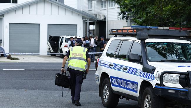 Police officers responded a shooting on Collins Ave, Edge Hill, by setting up a 500 metre exclusion zone. Edge Hill State School, a nearby kindergarten and swim school placed into lockdown. Picture: Brendan Radke