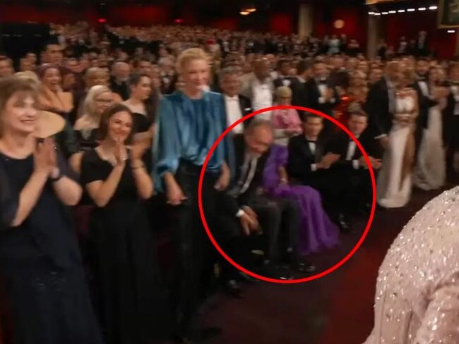 Angela Bassett refuses to stand when Jamie Lee Curtis wins.