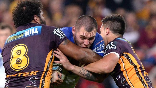 David Klemmer of the Bulldogs takes on the Broncos in round 22.