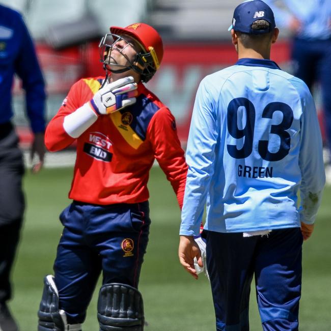 A short ball from Liam Hatcher deflected off Carey’s arm and into his throat while he was batting, but he recovered to make 75 off 63. Picture: Mark Brake / Getty Images