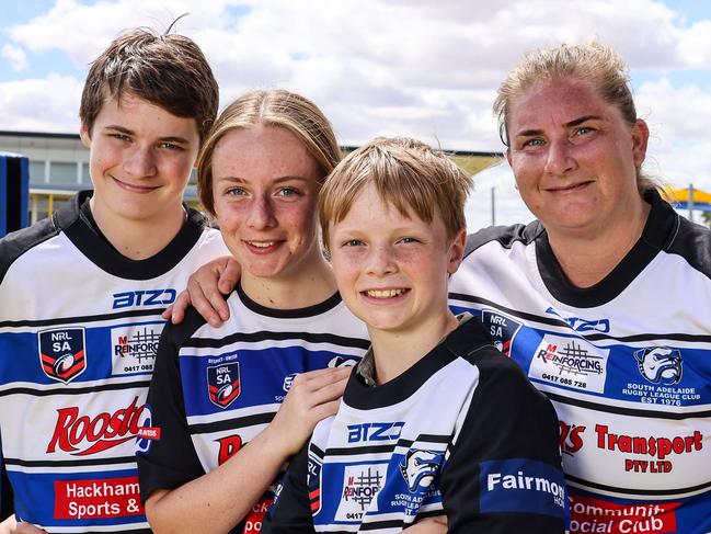 ADV NEWSWomenÃ¢â¬â¢s RugbyRugby family,  Cass Hopping  and her kids Bradley 13, Isabella 16 and Hunter 10 (Cass -0491101332) South Adelaide Bull Dogs family at Eyre Sports Park, PenfieldIMAGE/Russell Millard