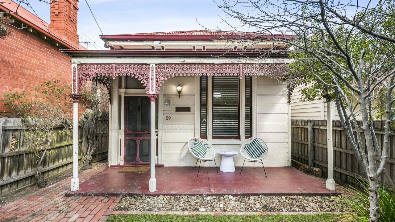 The house is close to Ascot Vale train station, the number 59 tram route, restaurants, parks and Mt Alexander and Union Rds.