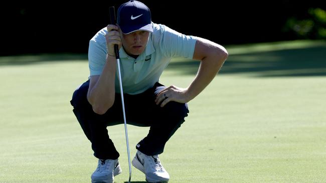 Australiaâ&#128;&#153;s Cameron Davis lines up a putt during the first round of the Australian Open golf tournament at The Lakes Golf Club in Sydney on November 30, 2023. (Photo by DAVID GRAY / AFP) / -- IMAGE RESTRICTED TO EDITORIAL USE - STRICTLY NO COMMERCIAL USE --