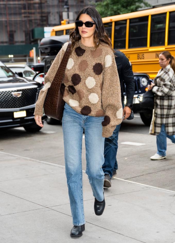 Kendall Jenner is all about her straight leg jeans - Vogue Australia