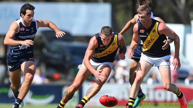 Jesse White attempts to pick up the ball. Picture: Tait Schmaal.