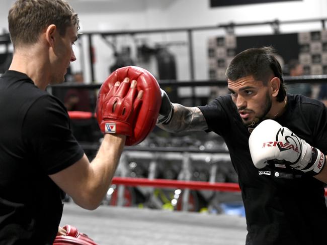 Ben Savva (L) and Danvers Cuschieri (R) put the finishing touches on fight prep on Monday morning. Pictures: No Limit Boxing/Gregg Porteous