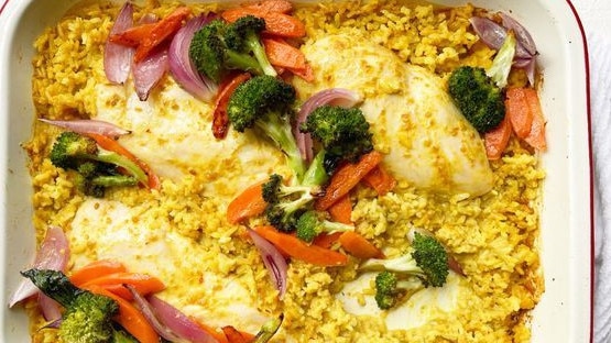 This Savvy Dinner Plan recipe makes a satay chicken rice tray bake.