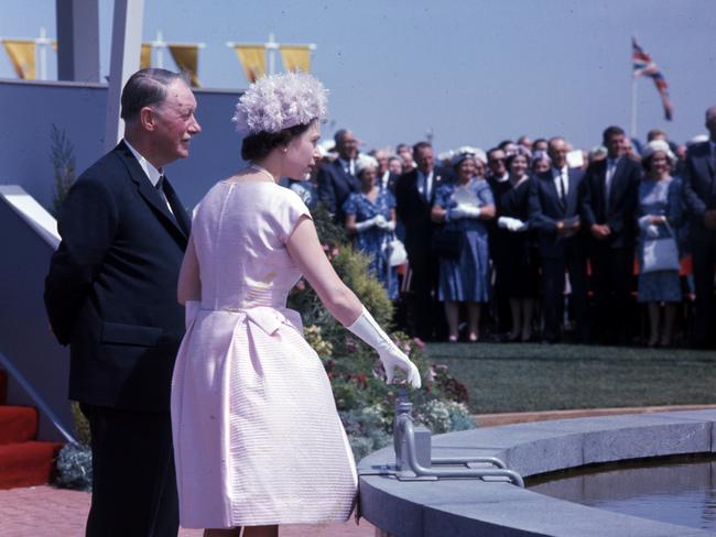 Unveiling the fountain on February 21, 1963. Picture: SLSA: Vic Grimmett, photographer