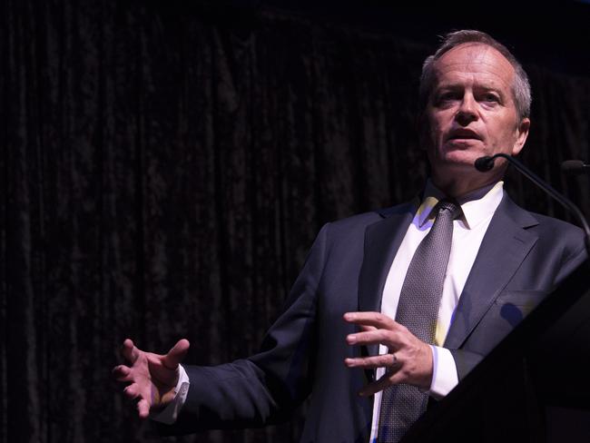 Federal Opposition Leader Bill Shorten addresses attendees at the Outlook Conference Dinner at the National Gallery of Victoria, Melbourne, Thursday, October 11, 2018. (AAP Image/James Ross) NO ARCHIVING