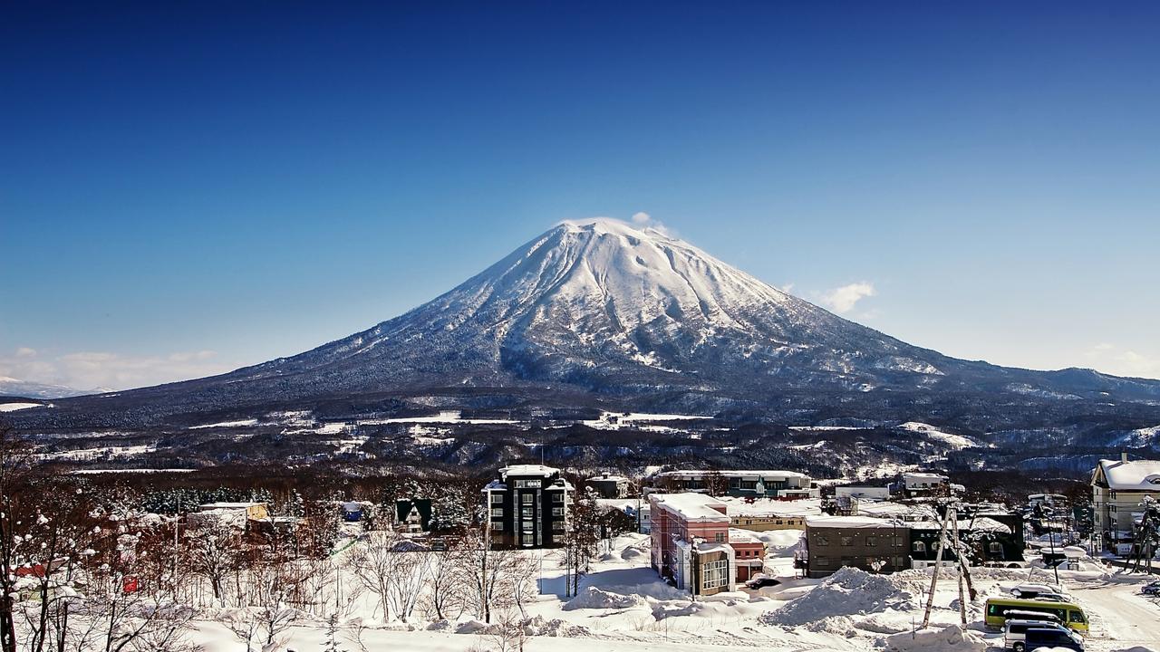 Best ski resorts in Niseko, Japan with iconic views of Mount Yotei ...