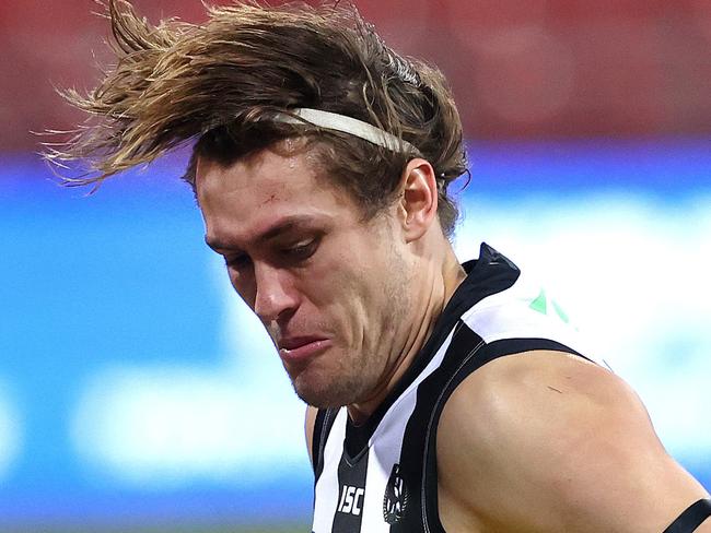 Collingwood's Darcy Moore is tackled by Giants Jeremy Cameron during AFL match between the GWS Giants and Collingwood at Giants Stadium. Picture. Phil Hillyard