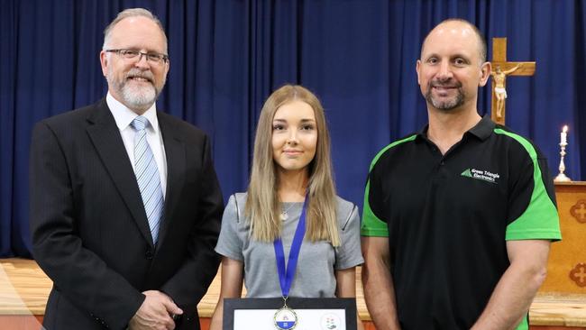 Sally Bond was presented the 2019 Dux Award by St Martin’s Lutheran College principal Alan Connah and Michael Hillstone from Green Triangle Electronics. Picture: St Martins Lutheran College