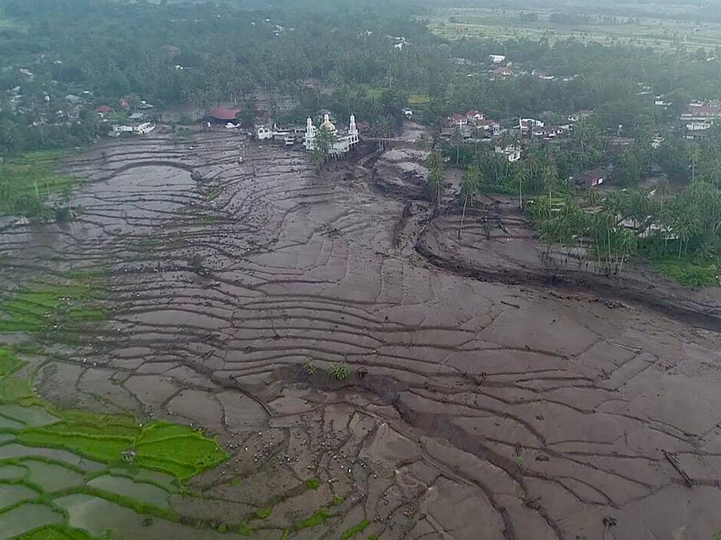 TOPSHOT - This handout aerial image taken and released by Indonesia's Disaster Mitigation Agency (BNPB) on May 12, 2024, shows the damaged area after flash floods and cold lava flow from a volcano in Tanah Datar, West Sumatra. At least 34 people have died and 16 more were missing after flash floods and cold lava flow from a volcano hit western Indonesia, a local disaster official said on May 12. (Photo by Handout / INDONESIA DISASTER MITIGATION AGENCY / AFP) / RESTRICTED TO EDITORIAL USE - MANDATORY CREDIT "AFP PHOTO / INDONESIA DISASTER MITIGATION AGENCY" - NO MARKETING NO ADVERTISING CAMPAIGNS - DISTRIBUTED AS A SERVICE TO CLIENTS