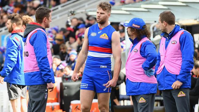 Jake Stringer talks to Bulldogs medical staff.