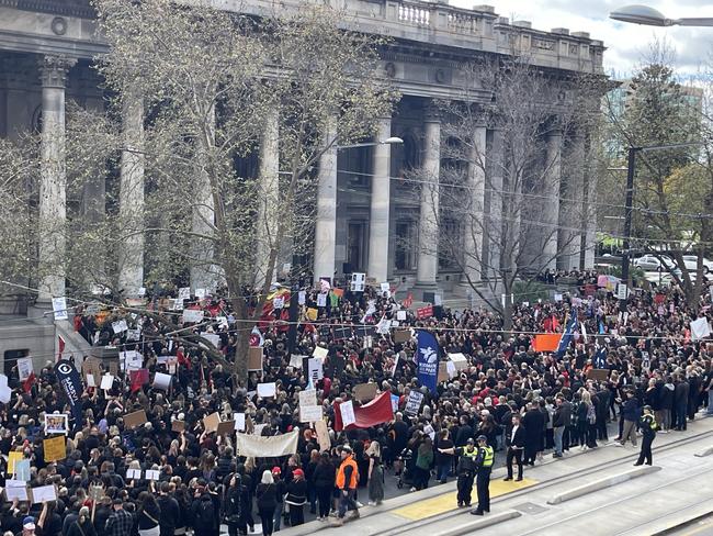 ADELAIDE, AUSTRALIA, NewsWire Photos. SEPTEMBER 1ST, 2023. SA Teachers strike at Parliament House Adelaide. Picture: NCA NewsWire/ Kelly Barnes