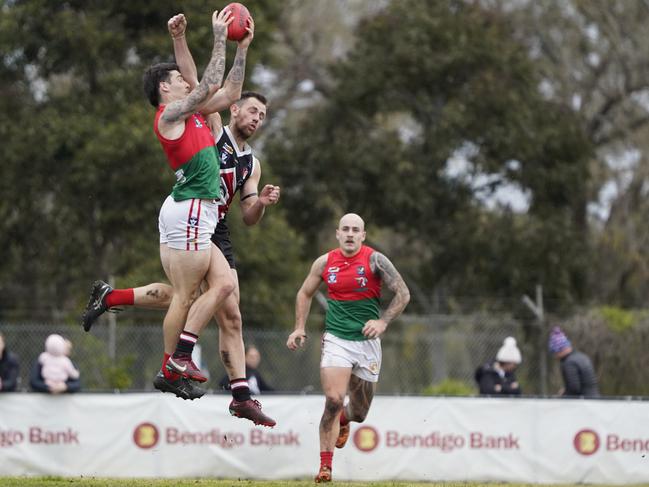 MPNFL: Pines’ Dylan Williams marks strongly against Sean Corrigan of Bonbeach. Picture: Valeriu Campan