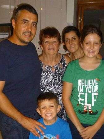 Darren Budini with his late mother Cheryl and sister (back) Nicole Budini and her children Connor and Ebony.