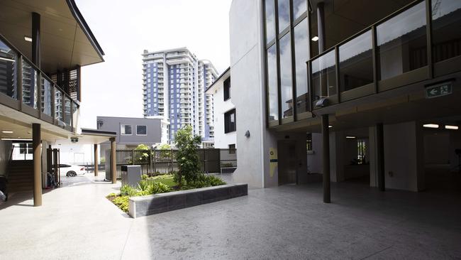 First day at Fortitude Valley State Secondary College. 585 St Paul's Terrace and Brookes St, Fortitude Valley, Brisbane, 28th of January 2020. (AAP Image/Attila Csaszar)