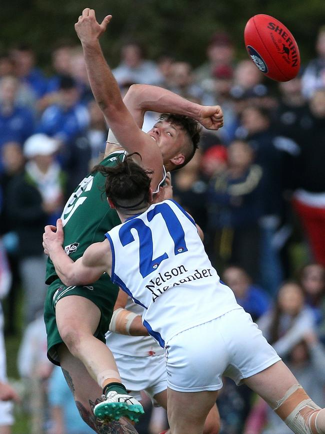 Ben Fennell under pressure from Nick Robortella. Picture: Hamish Blair