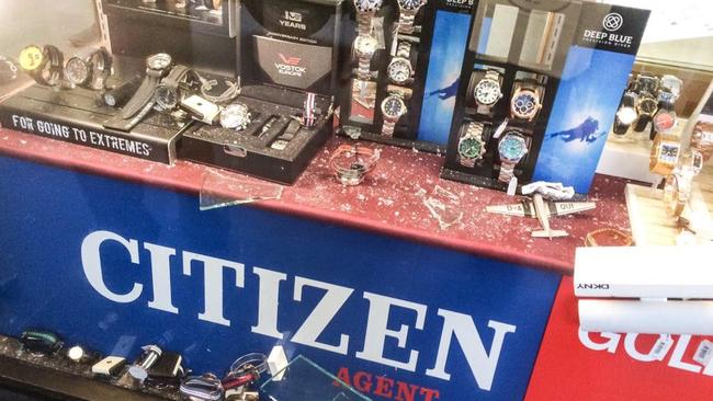 Robbers used sledgehammers in a daylight smash and grab attack at a Melbourne CBD jewellery store yesterday.