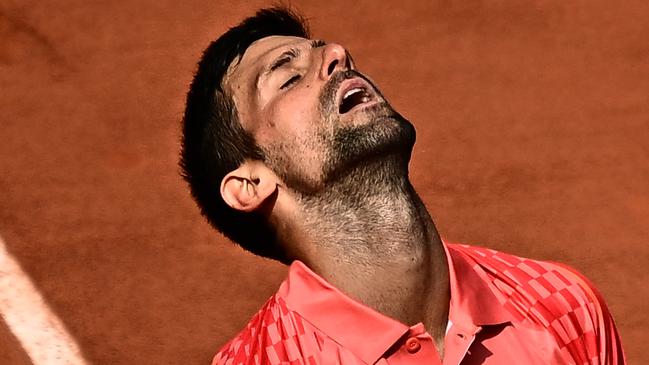 TOPSHOT - Serbia's Novak Djokovic reacts as he plays against Spain's Carlos Alcaraz Garfia during their men's singles semi-final match on day thirteen of the Roland-Garros Open tennis tournament at the Court Philippe-Chatrier in Paris on June 9, 2023. (Photo by JULIEN DE ROSA / AFP)