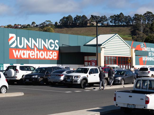 No shortage of customers at Bunnings Burnie after the lifting of restrictions during the COVID-19 pandemic on the North West Coast.Picture: Grant Wells