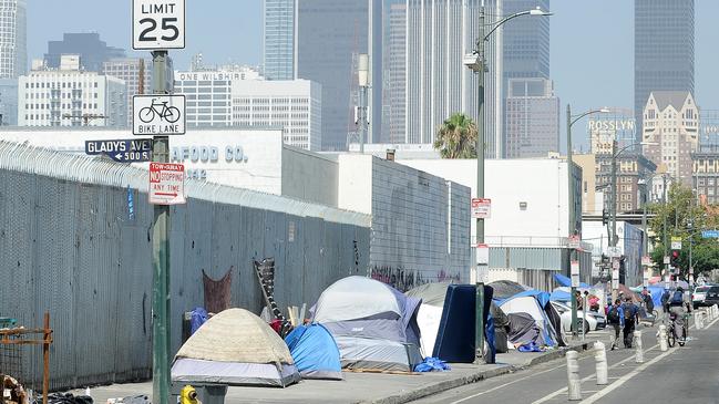 ** UNDER EMBARGO FOR HOUSING STORY ** EXCLUSIVE. Coleman-Rayner, Los Angeles, CA, USA. August, 24, 2023. , Street views of Ã’SkidrowÃ“ in Downtown Los Angeles where many people are homeless and live in tents on the sidewalk below the shadow of downtowns backdrop of skyscrapers., CREDIT MUST READ: Jeff Rayner/Coleman-Rayner, Tel US (001) 310-474-4343 Ã office, www.coleman-rayner.com