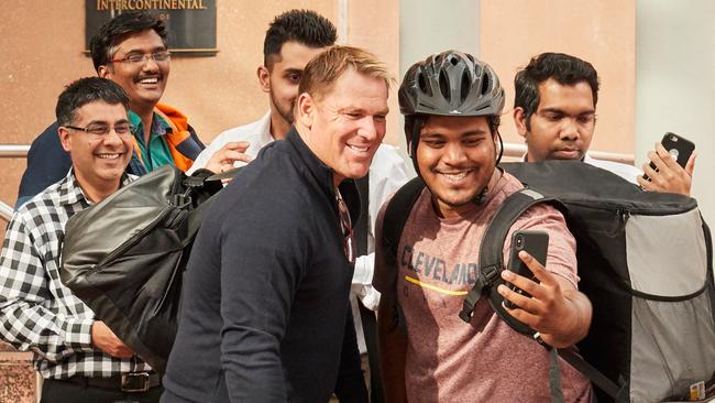 Shane Warne posing with fans outside the InterContinental Adelaide, after the Australia vs India match in 2018. Picture: Matt Loxton