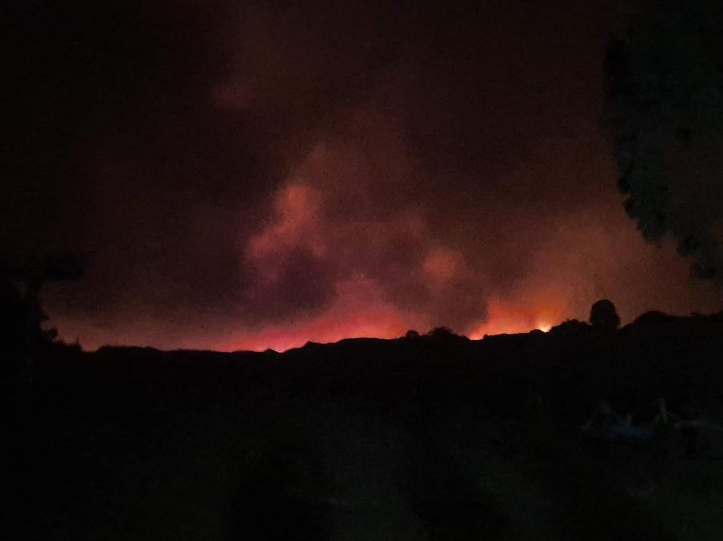 Fire bears down on the Snowy Valley township of Batlow, 110km from Wagga Wagga. Picture: Twitter