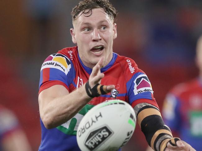 NEWCASTLE, AUSTRALIA - AUGUST 08: Kurt Mann of the Newcastle Knights passes the ball during the round 13 NRL match between the Newcastle Knights and the Wests Tigers at McDonald Jones Stadium on August 08, 2020 in Newcastle, Australia. (Photo by Ashley Feder/Getty Images)