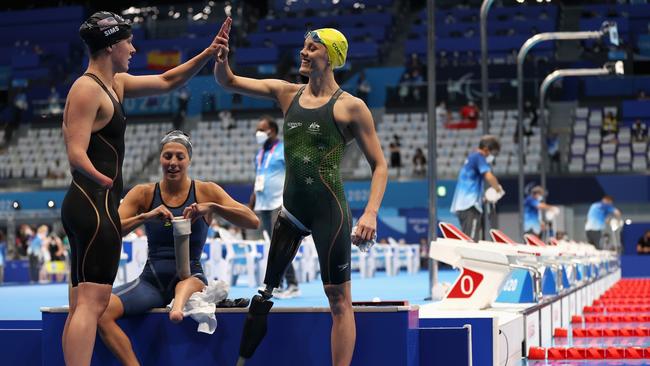 Natalie Sims of Team USA (L) and Ellie Cole of Team Australia (R) at the Paralympics in Tokyo.