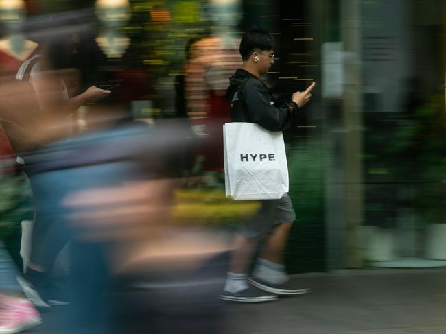 SYDNEY, AUSTRALIA - NewsWire Photos January 31st 2023:Retail shoppers in SydneyÃs CBD.Picture: NCA NewsWire / Brendan Read