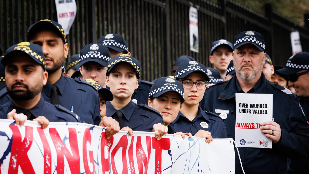 Victoria Police pay deal under a cloud as new dispute flares