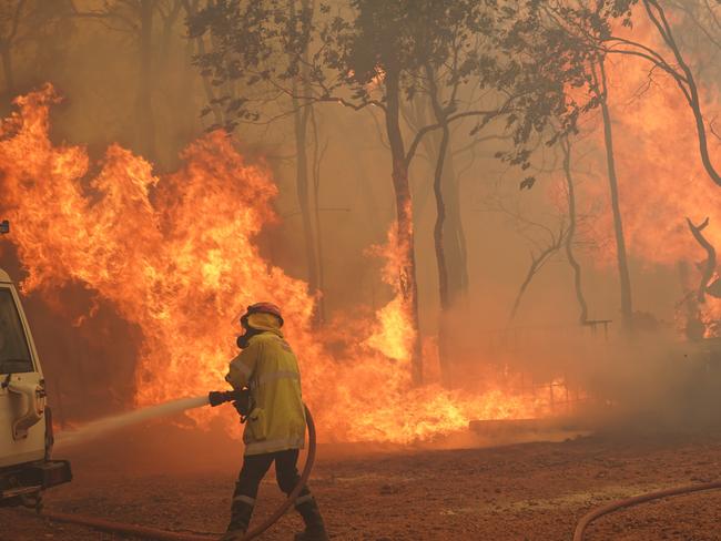 02-02-21 - Fire fighters battle the Wooroloo Fire today- Please credit DFES Incident Photographer Evan Collis