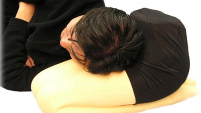 Japan's 'Hizamakura Lap Pillow,' Cushion Shaped Like Woman's Legs, Is Still  Popular Today