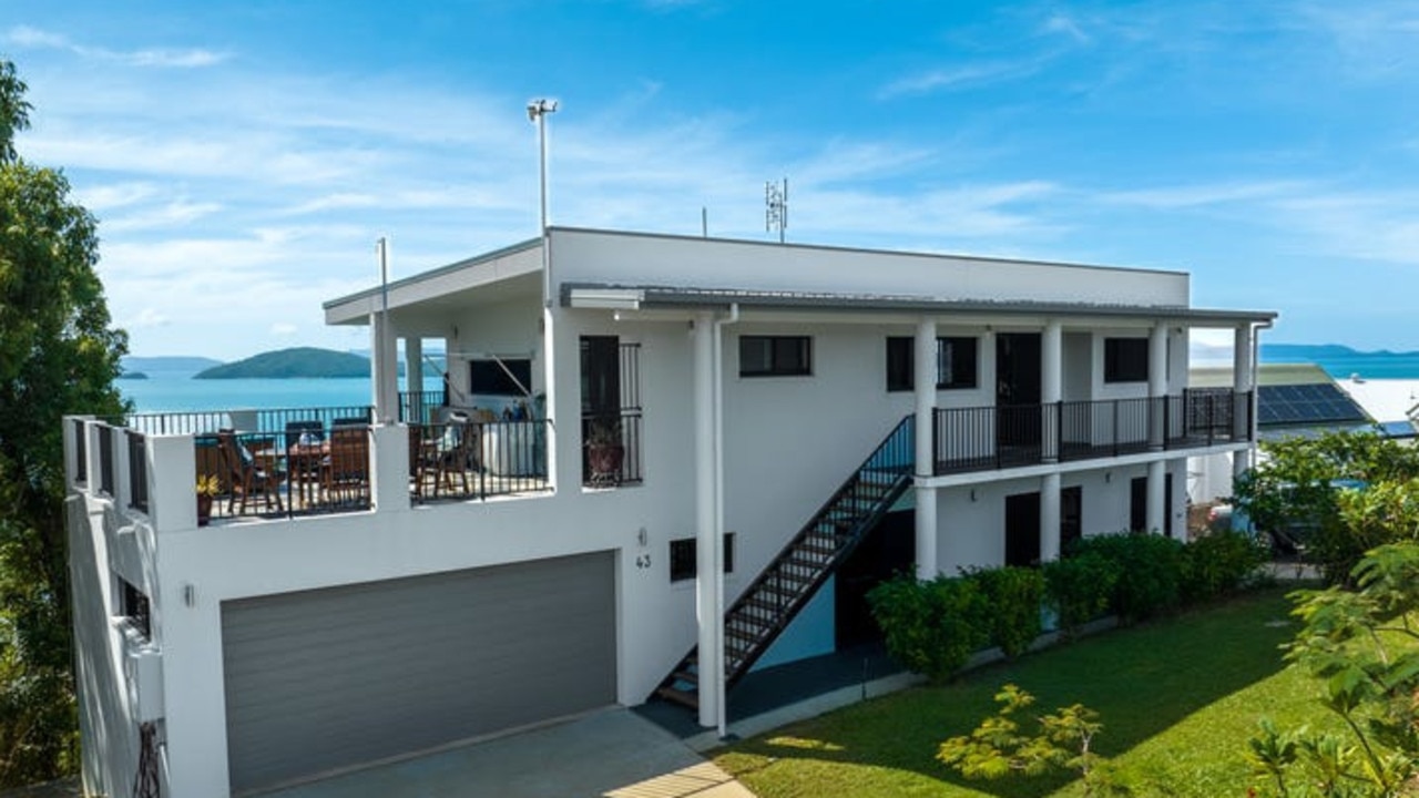 43 Harbour Avenue Shute Harbour.