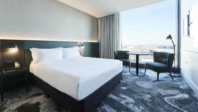 Superior queen guestroom at Novotel Melbourne Airport.