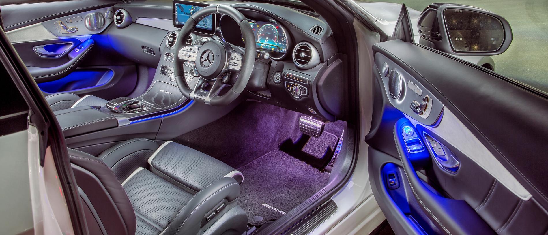 Modern muscle car: The cabin gets twin displays … and mood lighting